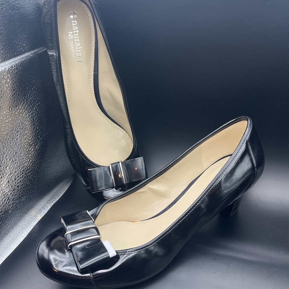 Never worn SIZE 8.5 Naturalizer N5 Comfort Black Heels